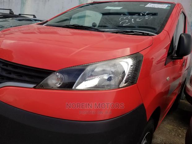 Orange Nissan NV200 SV 2015 - Pre-owned Cargo Van Listing