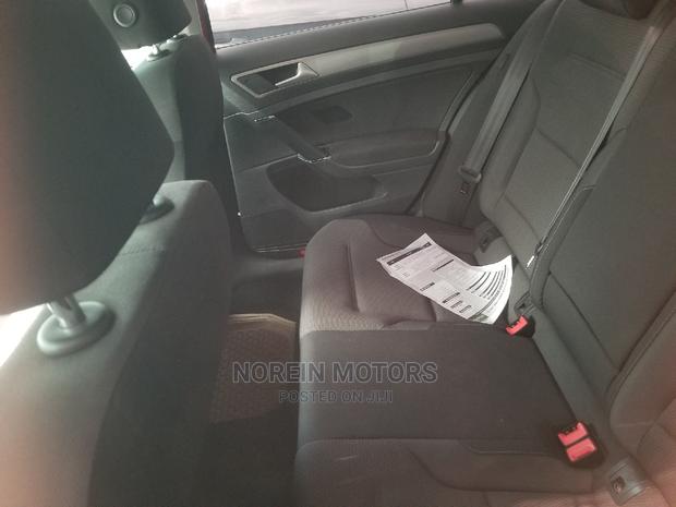 2015 Volkswagen Golf in Red: Compact Car with Style and Comfort