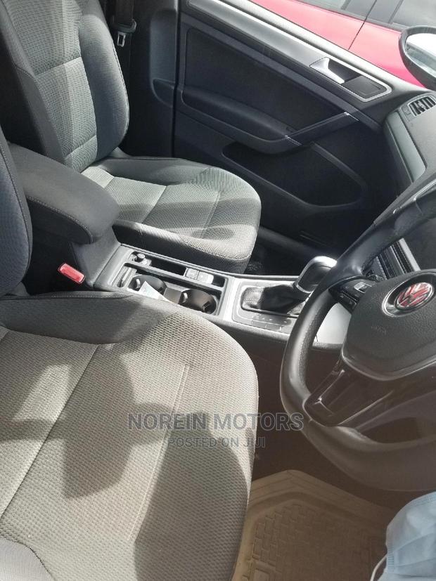 2015 Volkswagen Golf in Red: Compact Car with Style and Comfort