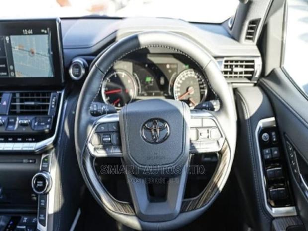 2022 Toyota Land Cruiser: White Edition - Unleash Your Adventure