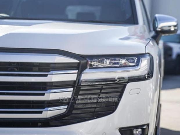 2022 Toyota Land Cruiser: White Edition - Unleash Your Adventure