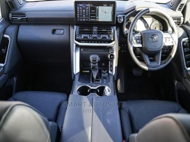 2022 Toyota Land Cruiser: White Edition - Unleash Your Adventure