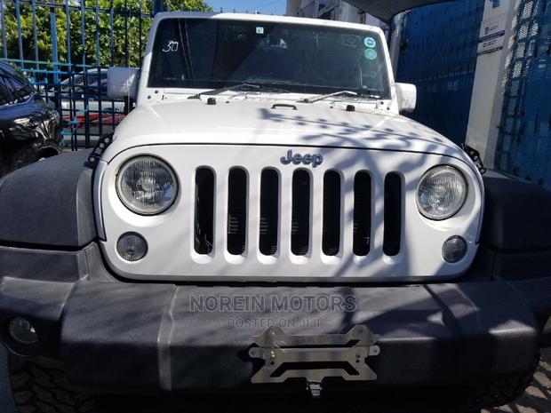 White 2014 Jeep Wrangler: Ready for Off-Road Thrills!