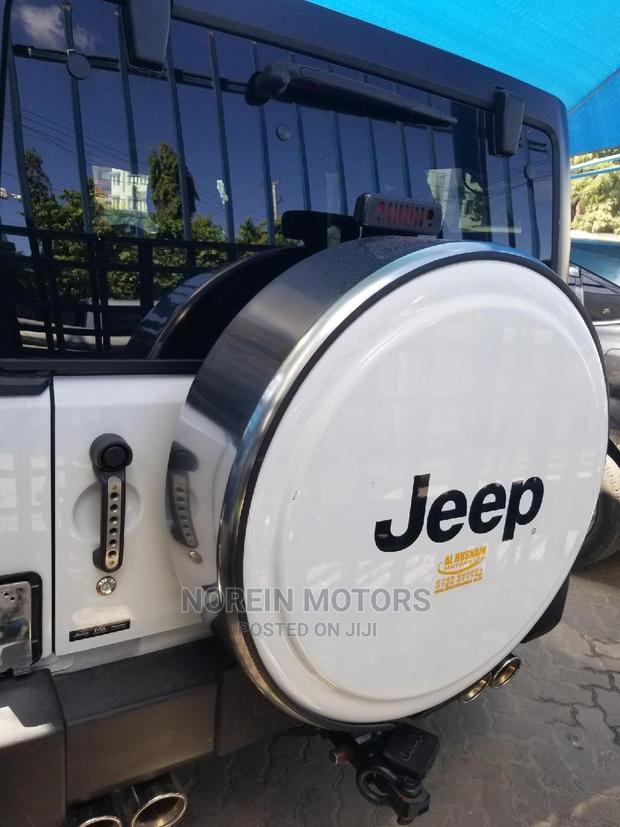 White 2014 Jeep Wrangler: Ready for Off-Road Thrills!