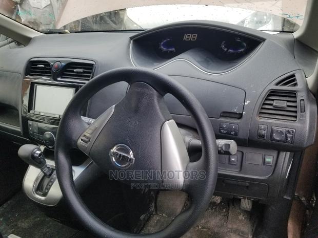 2015 Nissan Serena Brown: Compact MPV with Style and Comfort