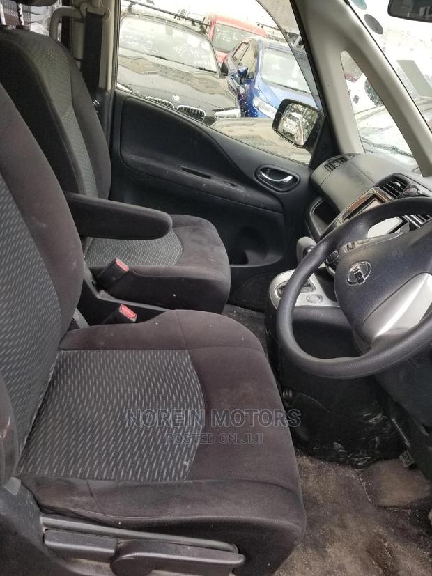 2015 Nissan Serena Brown: Compact MPV with Style and Comfort