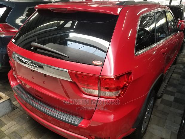 2015 Jeep Grand Cherokee Red: Off-Road SUV with Elegant Red Finish