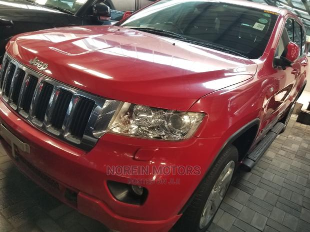 2015 Jeep Grand Cherokee Red: Off-Road SUV with Elegant Red Finish