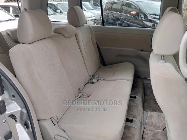 2016 Silver Toyota ISIS - Premium Sedan for Your Drive