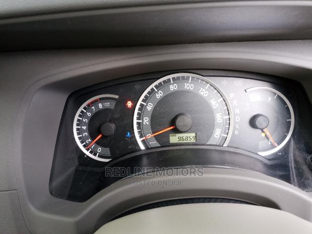 2016 Silver Toyota ISIS - Premium Sedan for Your Drive