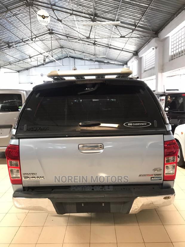 Quality 2015 Isuzu D-Max in Gray: Powerful and Versatile Truck