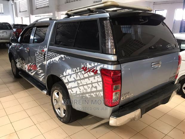 Quality 2015 Isuzu D-Max in Gray: Powerful and Versatile Truck