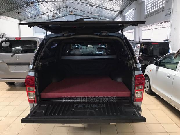 Quality 2015 Isuzu D-Max in Gray: Powerful and Versatile Truck