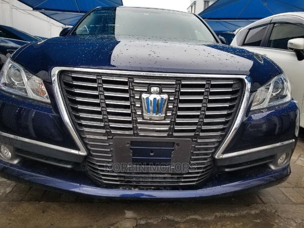 Blue 2015 Toyota Crown: Perfect Blend of Comfort and Power