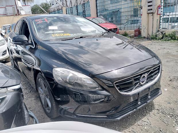 Matt Black 2016 Volvo V40: Sophisticated & Sporty