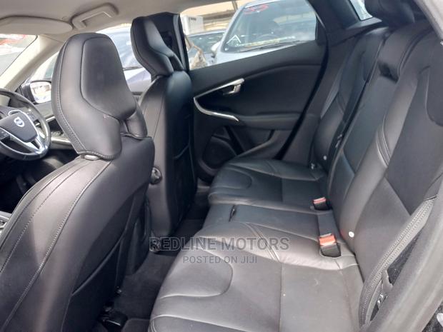 Matt Black 2016 Volvo V40: Sophisticated & Sporty