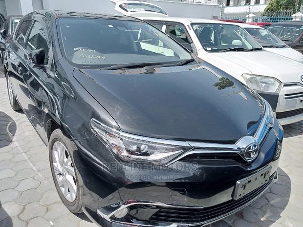 Matt Black 2016 Toyota Auris - Modern Sedan with Elegant Finish