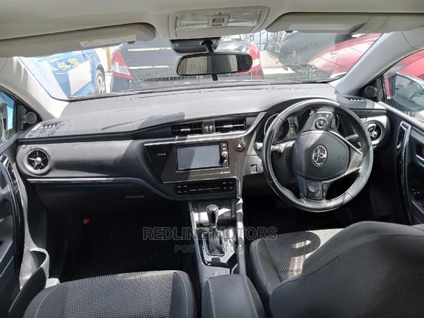 Matt Black 2016 Toyota Auris - Modern Sedan with Elegant Finish