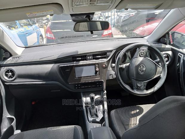 Matt Black 2016 Toyota Auris - Modern Sedan with Elegant Finish