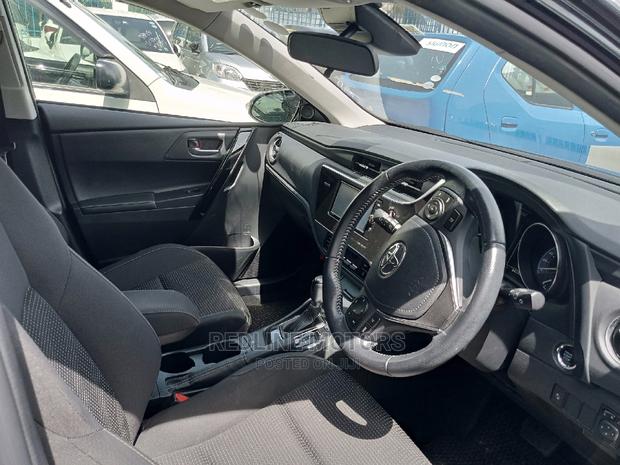 Matt Black 2016 Toyota Auris - Modern Sedan with Elegant Finish