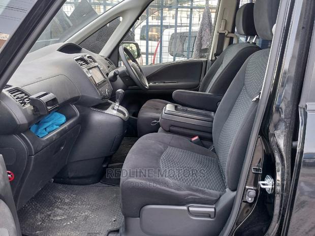 Nissan Serena 2016 - Black Exclusive Edition