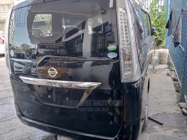 Nissan Serena 2016 - Black Exclusive Edition