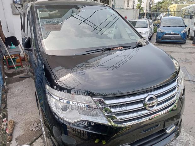 Nissan Serena 2016 - Black Exclusive Edition