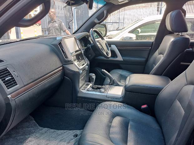 Luxury Used 2017 Toyota Land Cruiser 4.5 V8 VXR in Pearl Condition - SUV Deal