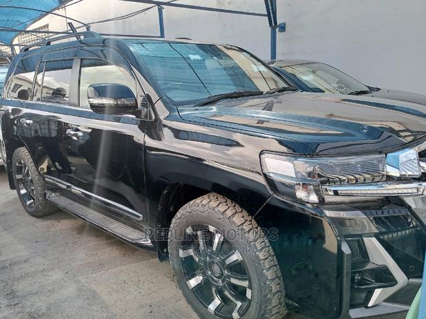 Luxury Used 2017 Toyota Land Cruiser 4.5 V8 VXR in Pearl Condition - SUV Deal