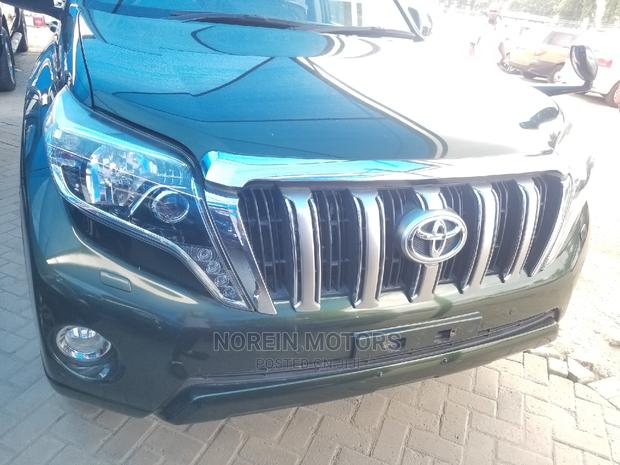 Green 2015 Toyota Land Cruiser Prado 2.7 VVT-i - Sleek and Efficient SUV for Off-Road Adventures