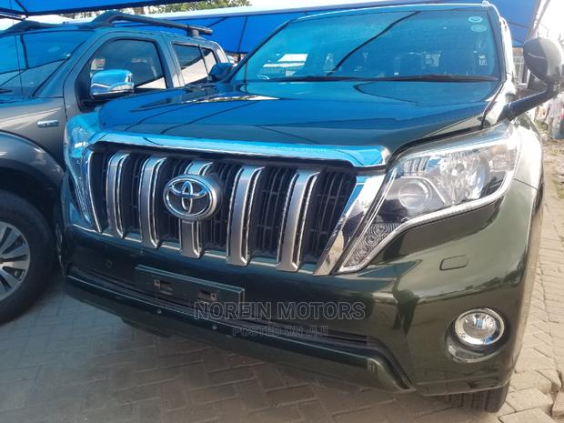 Green 2015 Toyota Land Cruiser Prado 2.7 VVT-i - Sleek and Efficient SUV for Off-Road Adventures