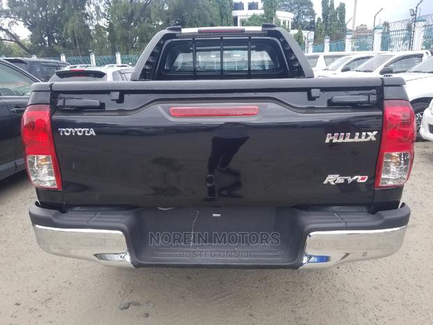 2015 Black Toyota Hilux SR5 4x4 4WD - Second-Hand