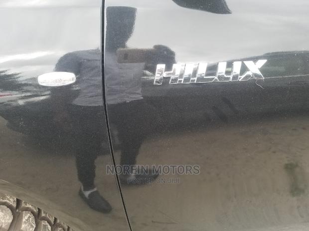 2015 Black Toyota Hilux SR5 4x4 4WD - Second-Hand