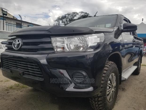 2015 Black Toyota Hilux SR5 4x4 4WD - Second-Hand