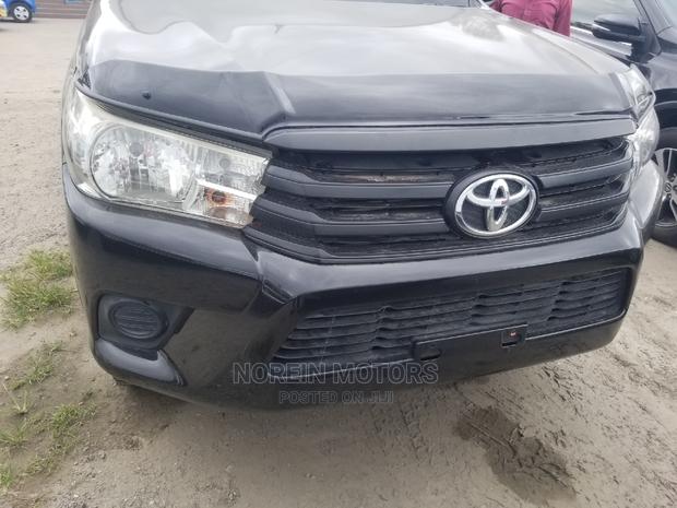 2015 Black Toyota Hilux SR5 4x4 4WD - Second-Hand