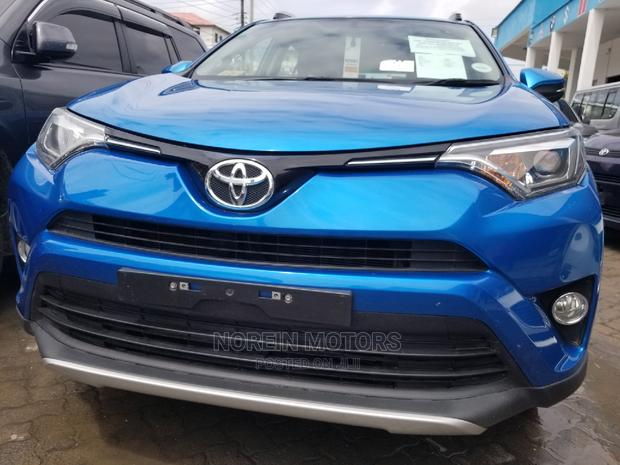 Blue 2015 Toyota RAV4: Experience the Ultimate Driving Adventure