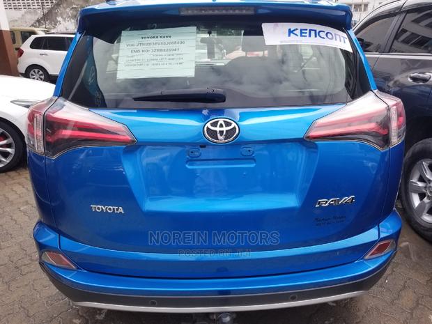 Blue 2015 Toyota RAV4: Experience the Ultimate Driving Adventure