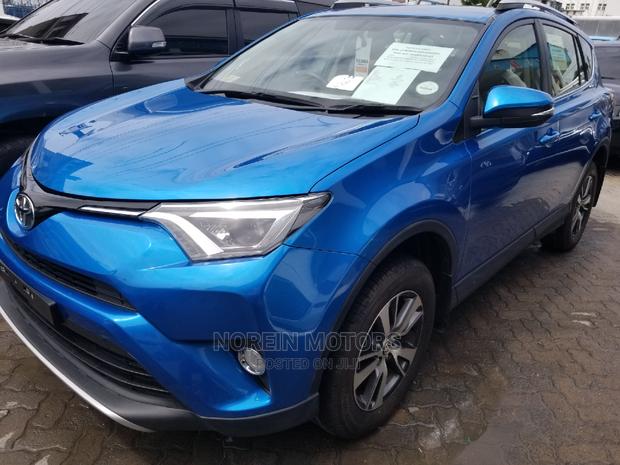 Blue 2015 Toyota RAV4: Experience the Ultimate Driving Adventure