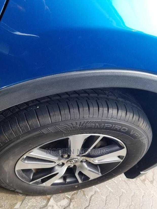Blue 2015 Toyota RAV4: Experience the Ultimate Driving Adventure