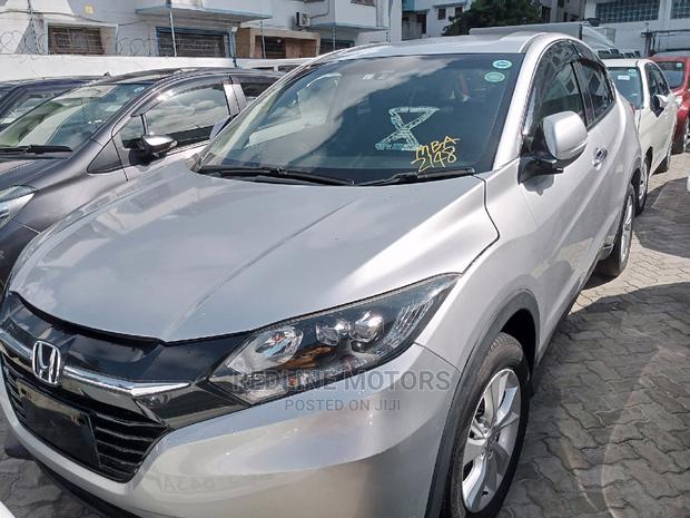 Honda Vezel Silver 2016: Compact SUV with Style & Comfort