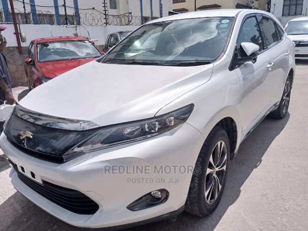 2016 Toyota Harrier 2.0 White - Spacious Luxury Vehicle