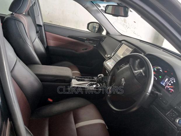 Toyota Crown Black 2016 - Unmatched Style and Comfort