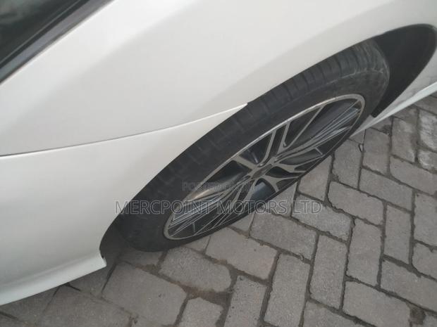 White Toyota Crown 2012: Quality Sedan at an Affordable Price