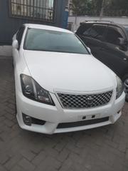 White Toyota Crown 2012: Quality Sedan at an Affordable Price for sale