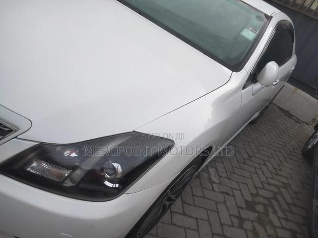White Toyota Crown 2012: Quality Sedan at an Affordable Price