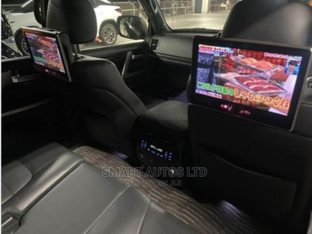 2016 Land Cruiser Black - Toyota's Premium Off-road Vehicle