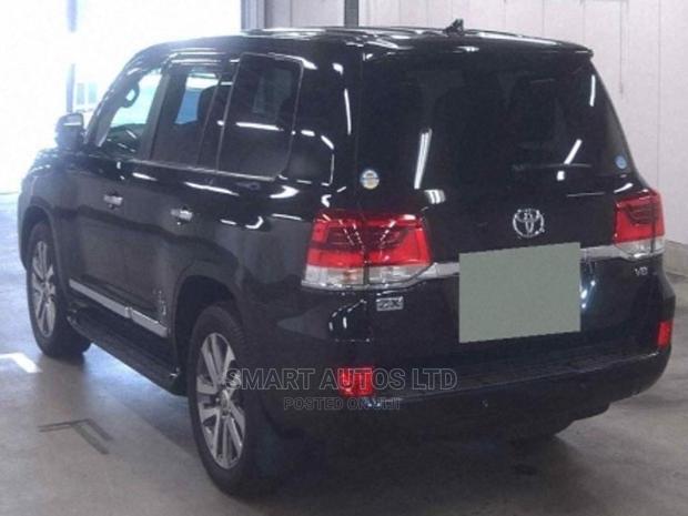 2016 Land Cruiser Black - Toyota's Premium Off-road Vehicle
