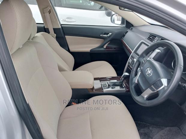 2016 Toyota Mark X 2.5 AWD Silver - Exceptional Performance