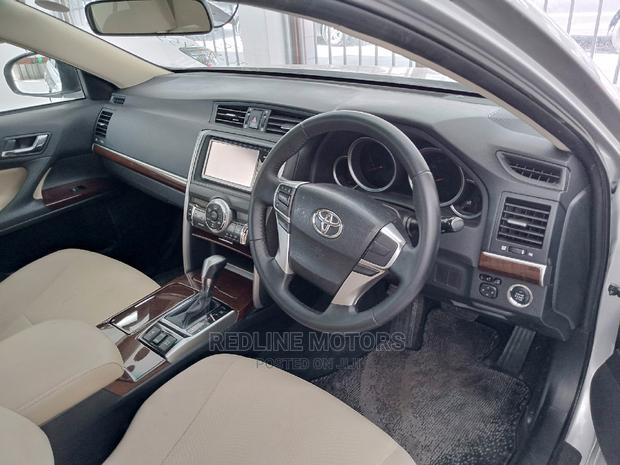 2016 Toyota Mark X 2.5 AWD Silver - Exceptional Performance
