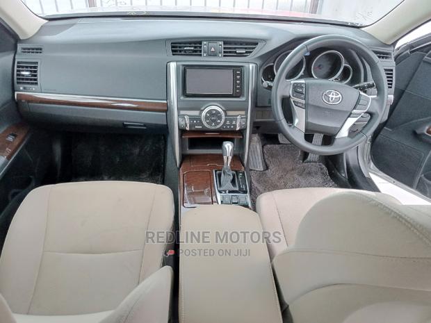 2016 Toyota Mark X 2.5 AWD Silver - Exceptional Performance